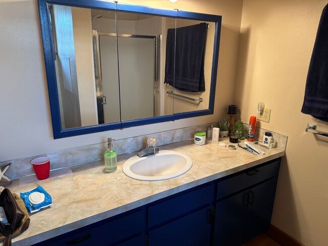 Building Photo - Beach House Short Term Sept-May (includes ...