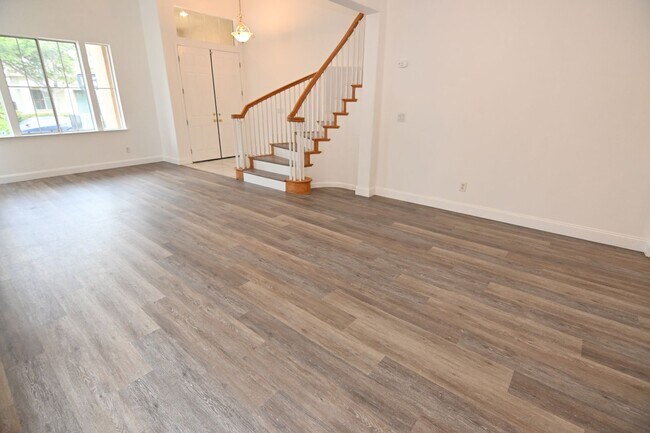 Building Photo - Stunning 5-Bedroom 3 bath 2 story Home in Prime North San Jose Location.