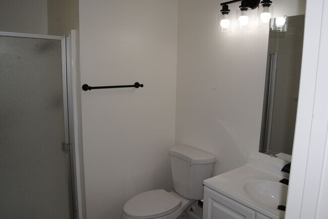 Building Photo - 2401 Bernice Ct