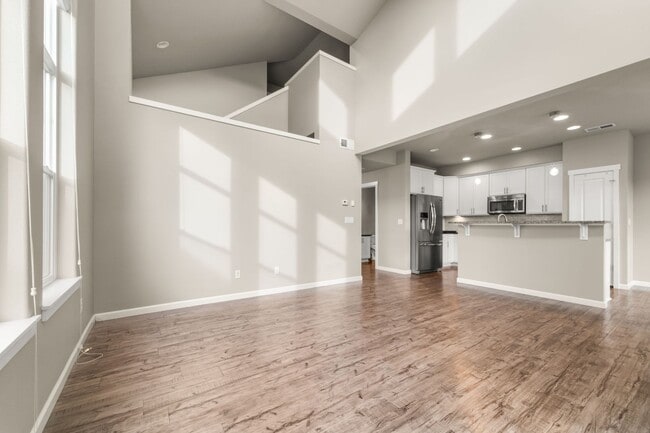 Building Photo - 2122 W Summit Pkwy