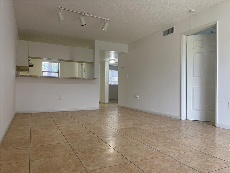Building Photo - 9885 Nob Hill Ln