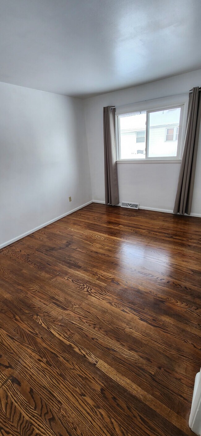 Building Photo - 2407 Roxbury Rd