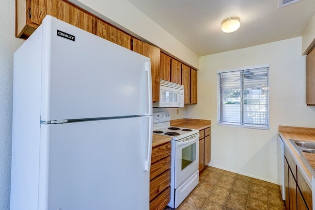 Building Photo - Condo in Montana Villas!