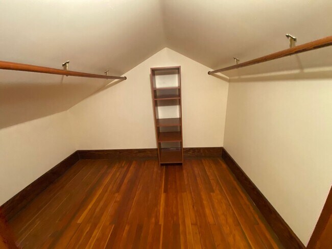 Building Photo - Beautiful Visalia Home Available Now!