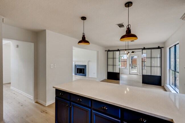 Building Photo - 107 Long Wood Ave