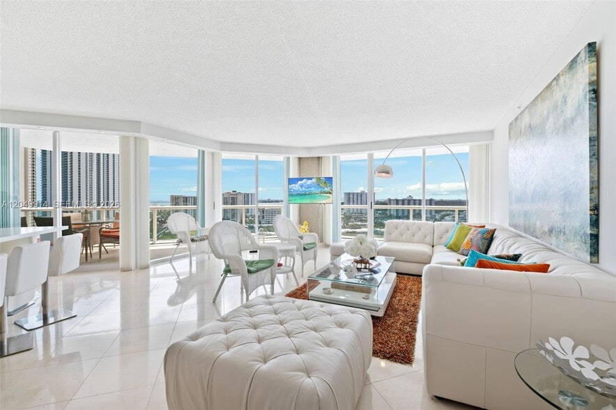 Building Photo - 16400 Collins Ave