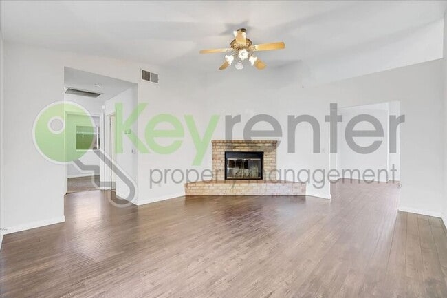 Building Photo - 2624 Walnut Ave