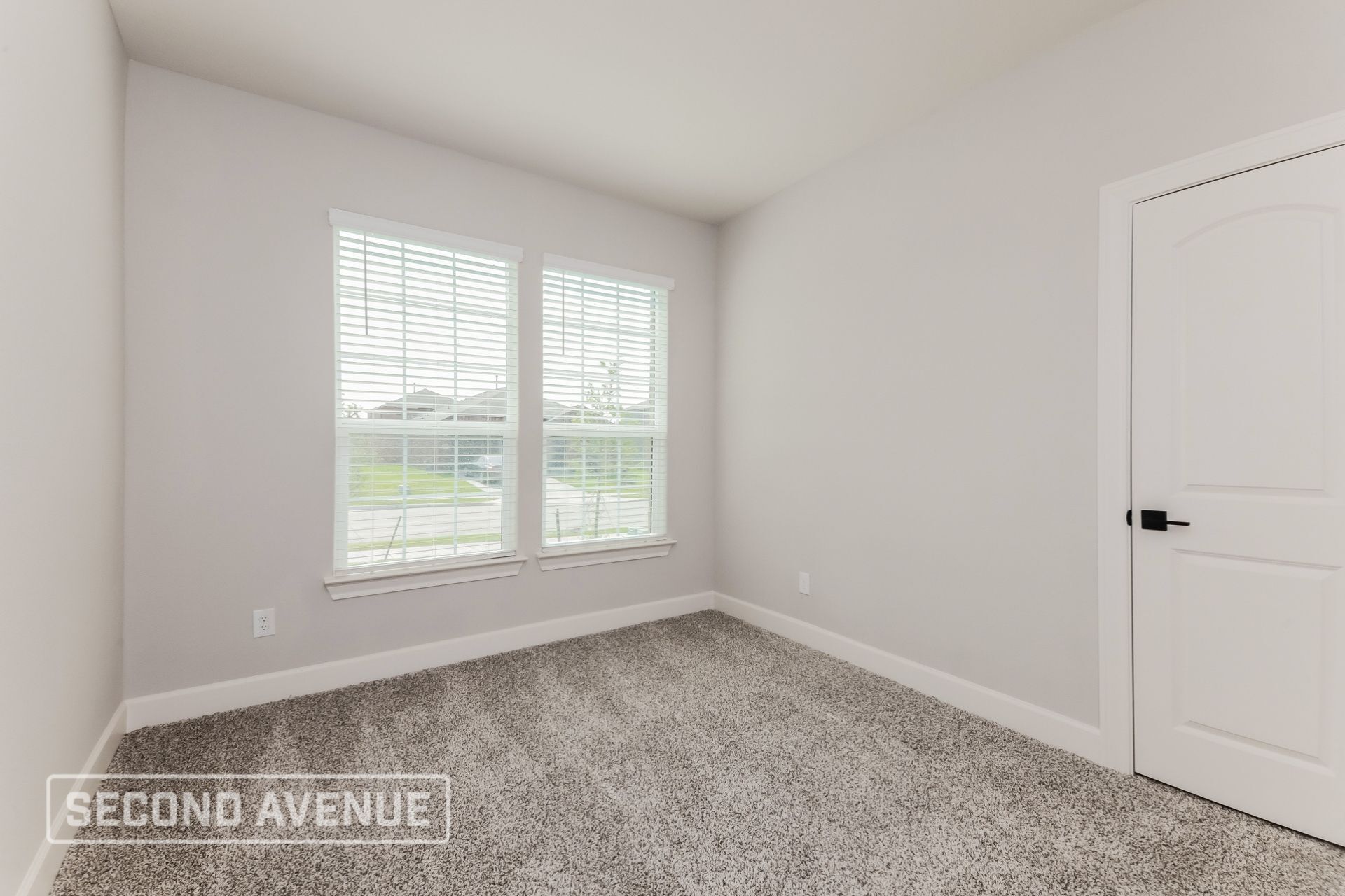 Building Photo - 2121 Meadow Dr