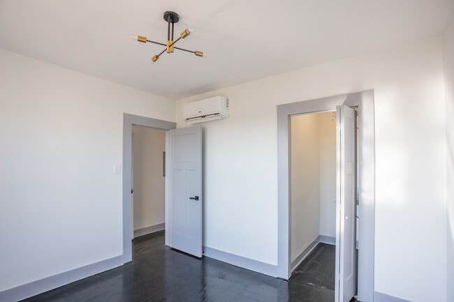 Building Photo - 7505 S Yates Blvd