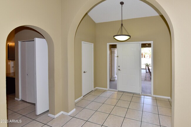 Building Photo - 3653 W Saragosa St