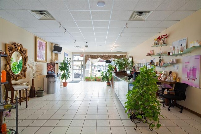 Building Photo - 647 Grand St