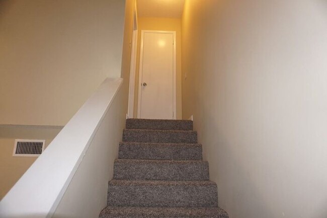 Building Photo - 2 Bedroom/2 Bath Townhome Near NAS Jax