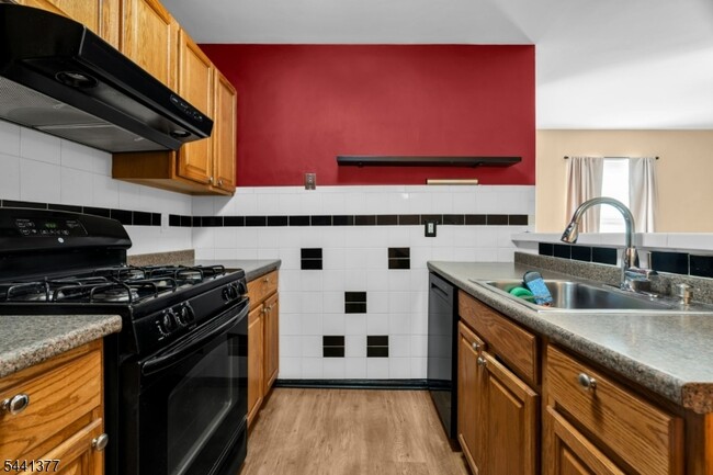 Building Photo - 19 Delavan Ct