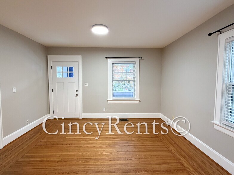 Building Photo - 3559 Rawson Pl