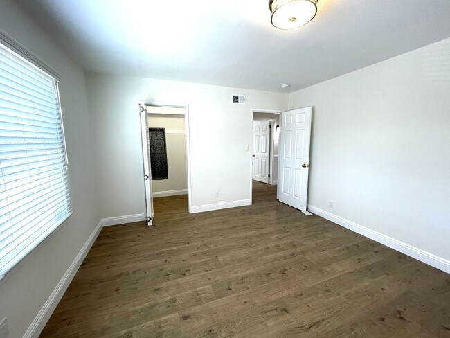 Building Photo - Charming updated 3-bedroom home with a/c near Victor Park