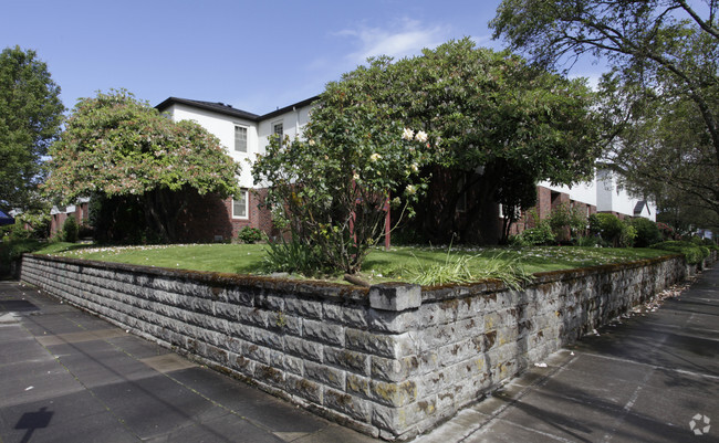 Building Photo - Claremont Apartments