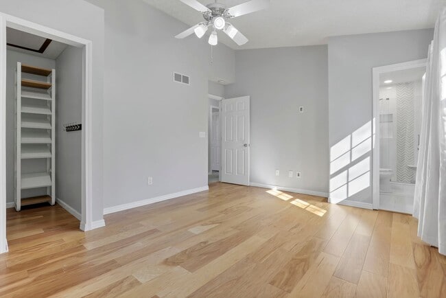 Building Photo - 5399 Thornburg Ct