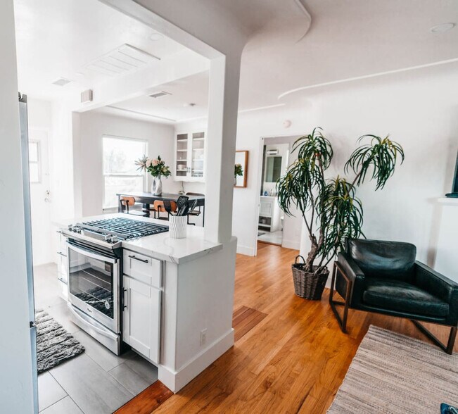 Building Photo - 4127-29 Vermont St