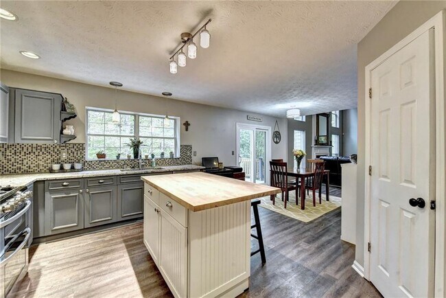 Building Photo - 3680 Oak Park Dr