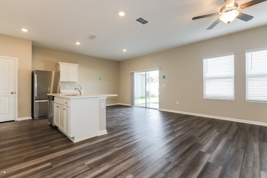 Building Photo - 936 Kelly Fern Lp