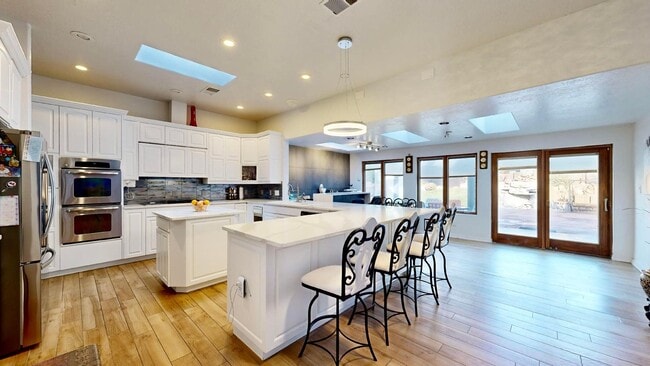 Building Photo - Move in Special Luxury 4 bedroom 4.5 bathr...