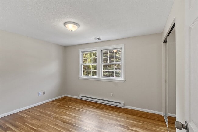 Building Photo - 1022 Pleasant St