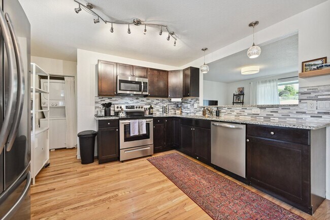 Building Photo - Amazing Arvada Upstairs Duplex Available Now!