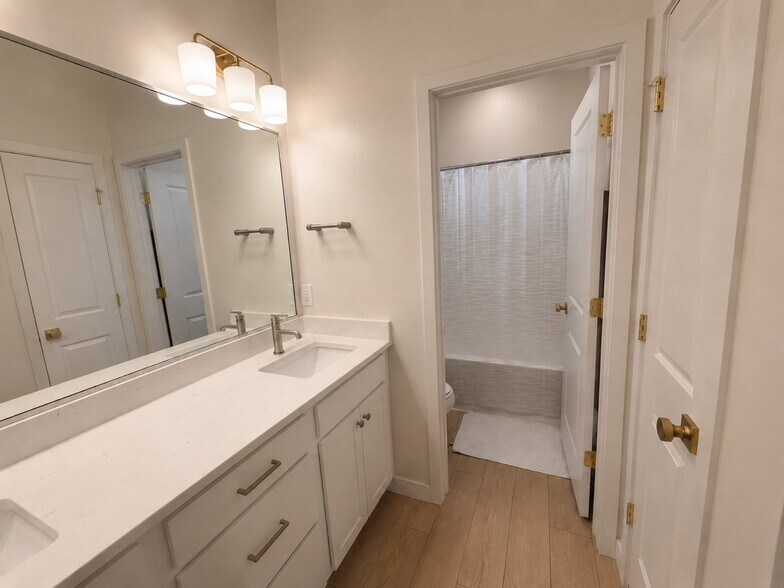Building Photo - 3069 N Stardew St