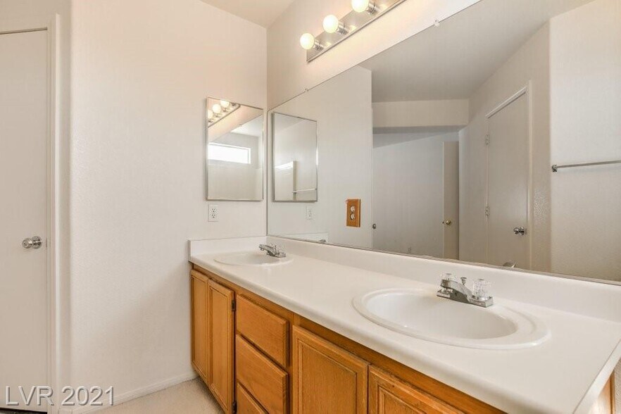 Bath - 4330 Spruce Grove St