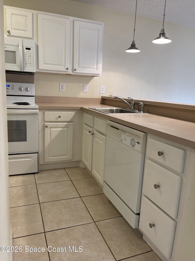 Building Photo - 1495 Malibu Cir NE