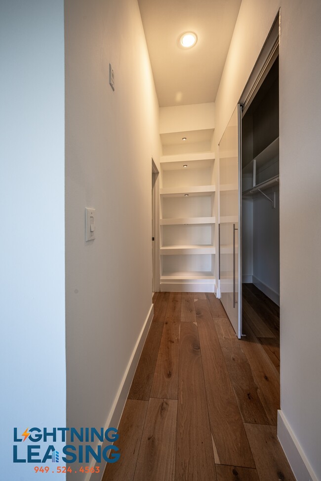 Building Photo - 8811 Burton Way