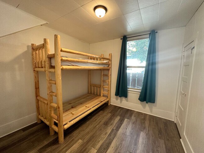 Building Photo - Remodeled Downtown Ellensburg Home