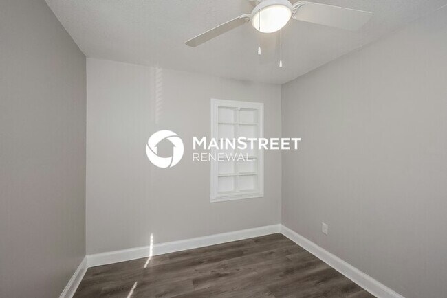 Building Photo - 3 Bedroom Pet-Friendly Home in LOUISVILLE,...