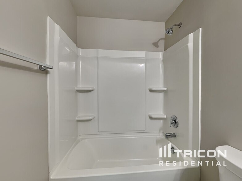 Building Photo - 437 Brookfield Dr