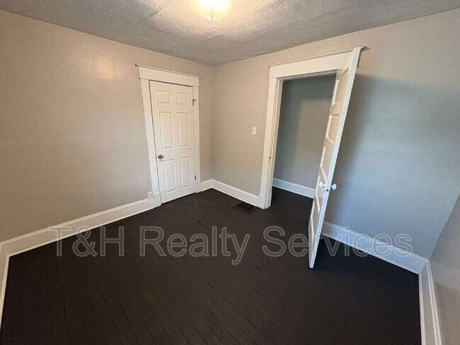 Building Photo - 1624 Yandes St