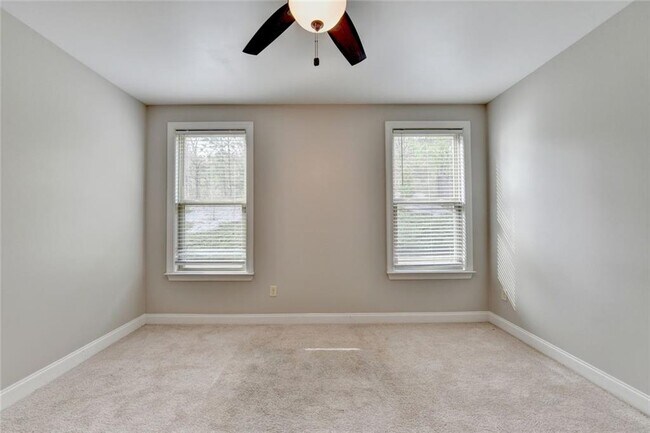 Building Photo - 2540 Maple Ridge Ln
