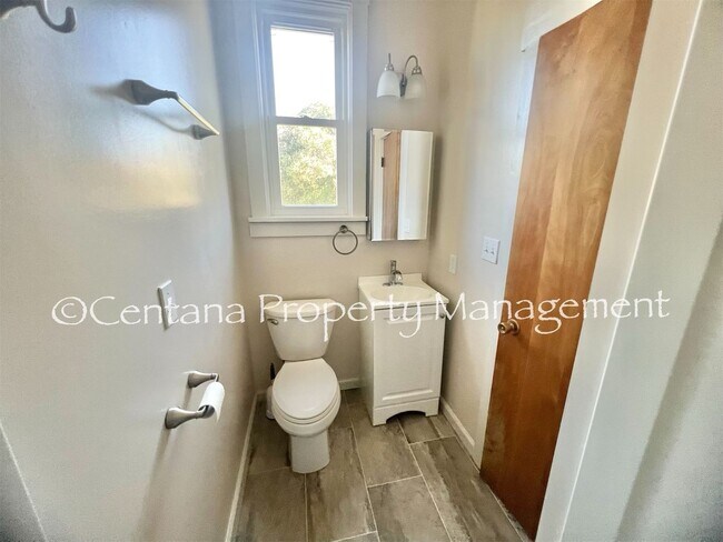 Building Photo - 731-733 Zarelda