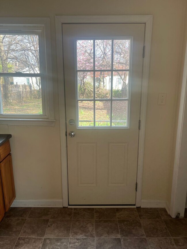 Building Photo - Lovely Longfield 2 Bedroom