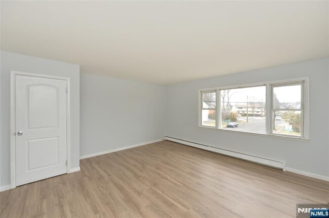 Building Photo - 421 Leonhardt Dr