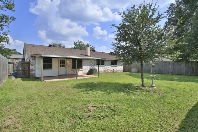 Building Photo - 2207 Whiteback Dr