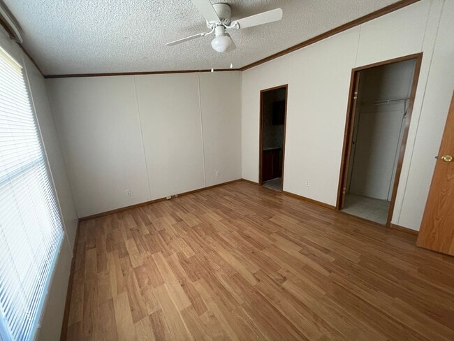 Building Photo - 3 BR, 2 BA doublewide in Pikeville!