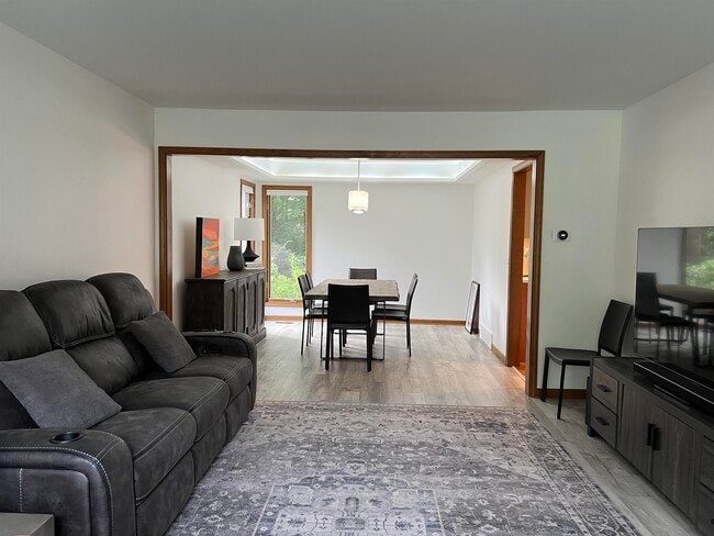 Building Photo - 4907 Pinewood Ct