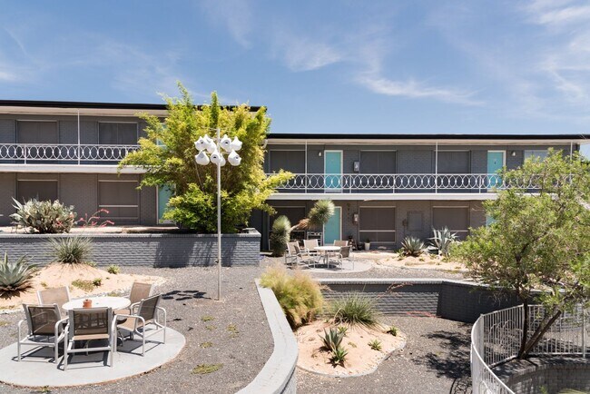 Interior Photo - River Oaks