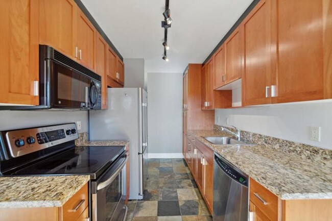 Building Photo - 1 bedroom in Seattle WA 98102