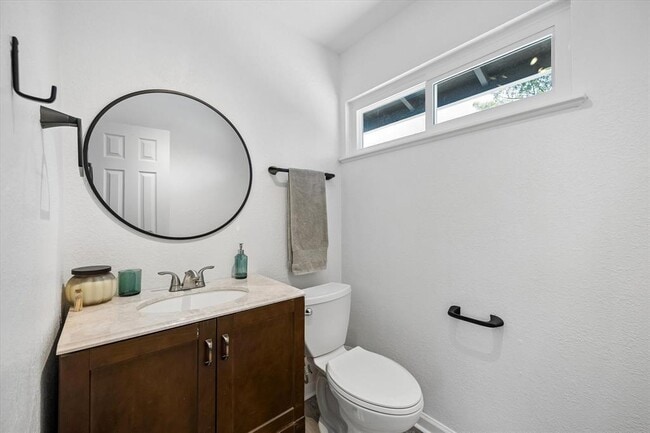 Building Photo - 411 Ramble Ln