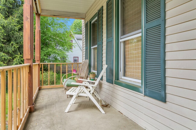 Building Photo - 48 Stelfox St