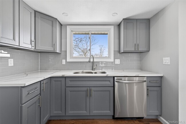 Building Photo - 3103 Falcon Ave