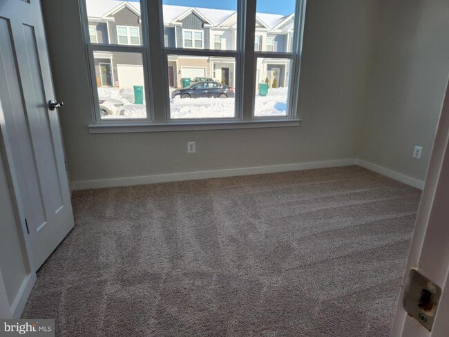 Building Photo - 327 Baker Dr