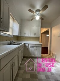 Building Photo - 3-Bedroom 1-Bath Single Family Home Locate...