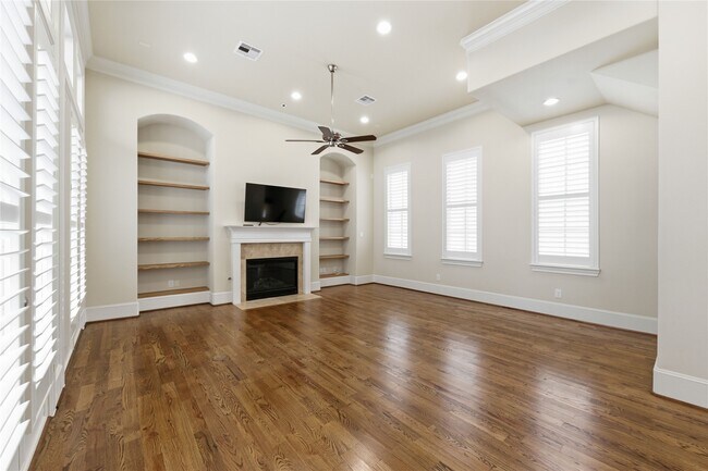 Building Photo - 2508 Sherwin St